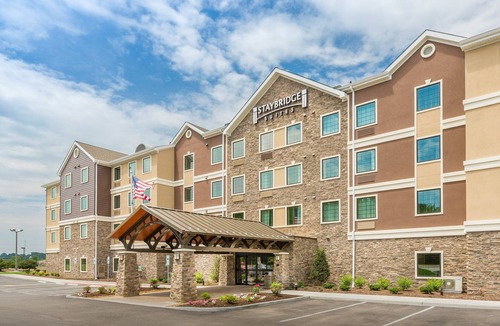 North Canton Apartment | Pool & Hot Tub Access. Free Breakfast Buffet Every Morning.