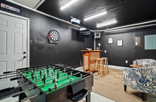 Vermilion House | Pool - Hot Tub - Game Room - Remodeled - Sleeps 10
