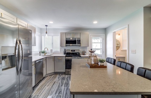 Port Clinton House | Port Clinton 4 Bdrm Luxury-2 blocks from beach