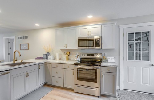 Port Clinton Cottage | Port Clinton Vacation Rental w/Boat Dock & Grill!