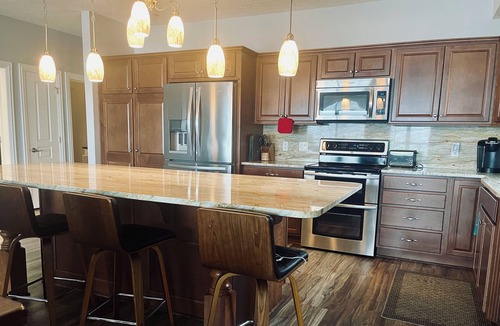 Geneva-on-the-Lake Condo | Premier 2 br/3ba Lakefront condo Sleeps 4 Also has Lakeview from Master Bedroom