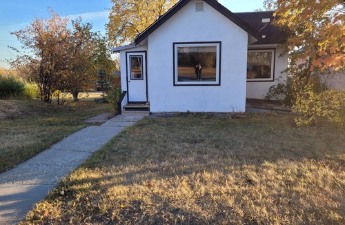 Fairview House | Pretty, cozy, "surprisingly spacious" house close to hospital and downtown.