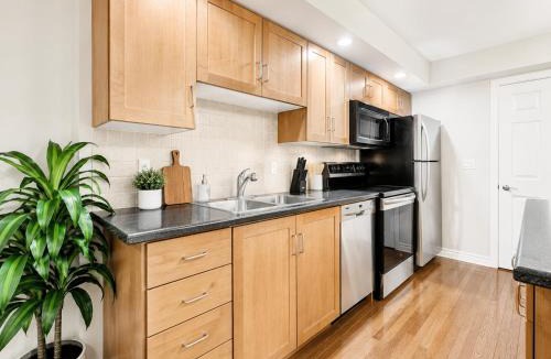 Toronto Entertainment District Apartment | Prime Downtown 1BR Near Major Attractions