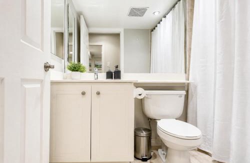 Toronto Entertainment District Apartment | Prime Downtown 1BR Near Major Attractions