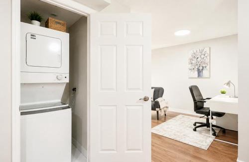 Toronto Entertainment District Apartment | Prime Downtown 1BR Near Major Attractions