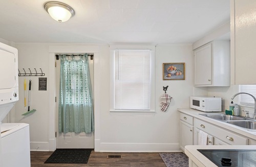 Maumee House | Prime Uptown Maumee Location - charming historic 2 br w/fiber WiFi!