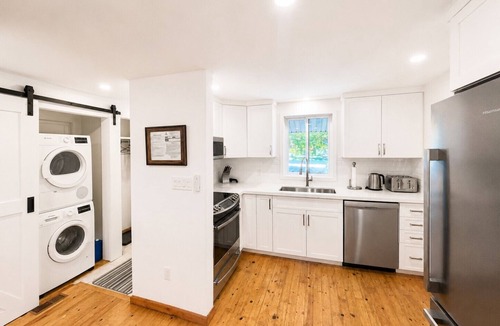 Waupoos House | Prince Edward County Waterfront Setting | Smith Bay Views | Wine Country