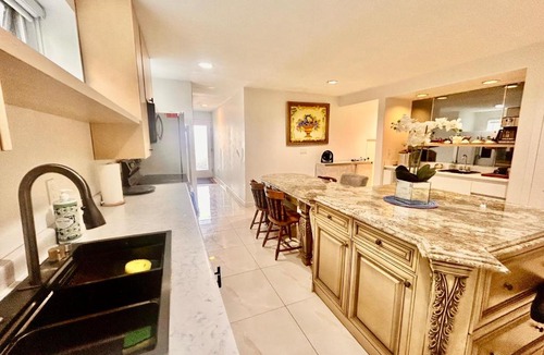 Fraserview Apartment | Private 2BR family Suite Near YVR airport & Transit & Golf course