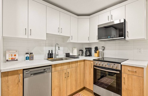 Keith Condo | Private 2BR Suite | Near HWY 1 | Fully Stocked
