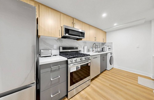 Parkdale House | Private 3 bed 2.5 bath suite with Free Parking on site
