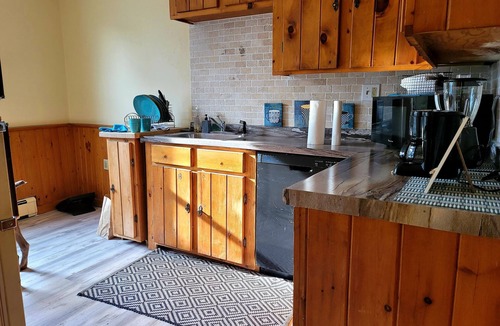 Downtown Buffalo Apartment | Private and spacious Carriage House pet friendly