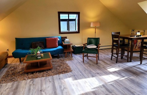 Downtown Buffalo Apartment | Private and spacious Carriage House pet friendly