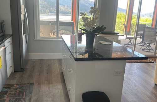 Port Moody House | PRIVATE BREATHTAKING WATER VIEW -A UNIQUE AND TRANQUIL GET AWAY – 2 BEDROOM