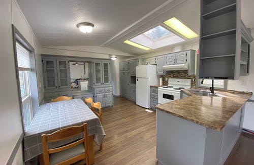 Grand Forks House | Private cozy quiet Two bedroom two bath with jacuzzi tub