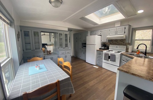 Grand Forks House | Private cozy quiet Two bedroom two bath with jacuzzi tub