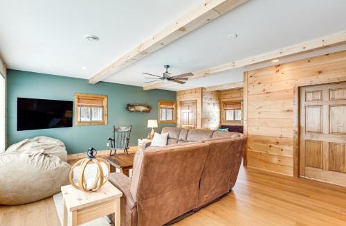 Park Falls House | Private Dock, BBQ Ready: Lakefront Fifield Home!