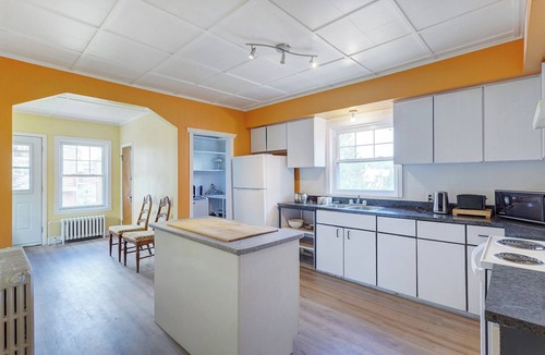 LaSalle House | Private Ensuite Room with Large Balcony in Montréal close St. Lawrence River