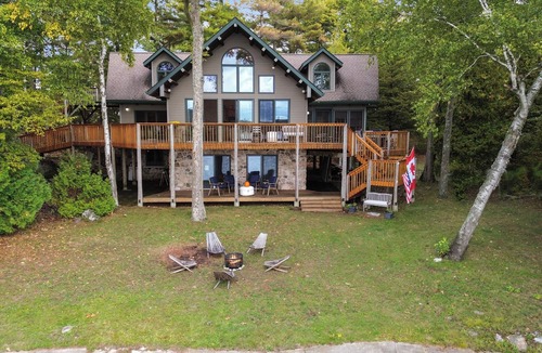 Leeds and the Thousand Islands Cottage | Private Family Island Retreat on Charleston Lake