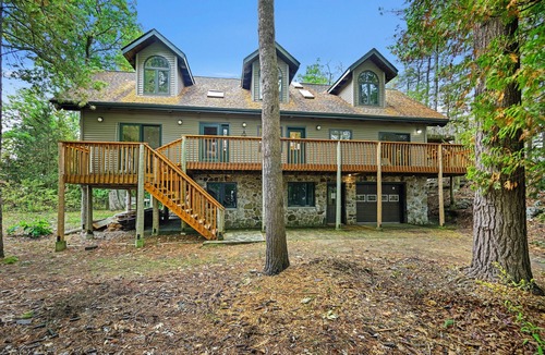 Leeds and the Thousand Islands Cottage | Private Family Island Retreat on Charleston Lake