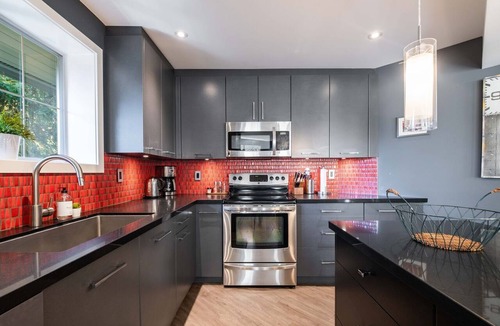 Blueberry Hill Apartment | Private Hot Tub | Pets | Large deck | Free Parking