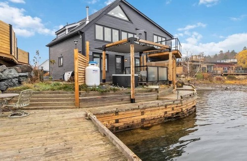 Lunenburg Apartment | Private Oceanfront Suite, Hot Tub & Fireplace