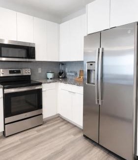 Industry Bed & Breakfast | Private Room with Dedicated Bathroom & Near Manhattan & Free Parking