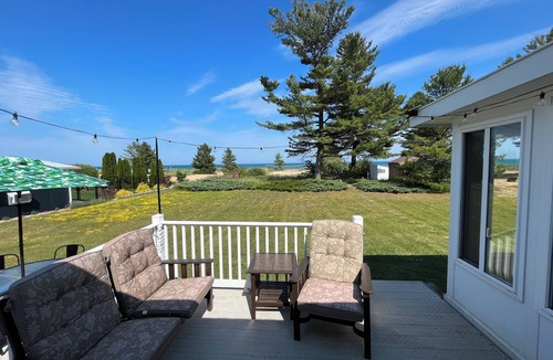 Oscoda House | Private Sandy Beach-Beach Volleyball-Game Room-Fire pit