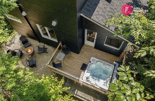 Pont-Rouge House | Private Sunken Spa & Sunroom - Luxury Chalet