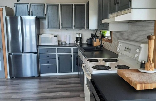 Northern Bruce Peninsula Cottage | Private Waterfront Cottage on Lake Huron near Tobermory, minutes to the Grotto!