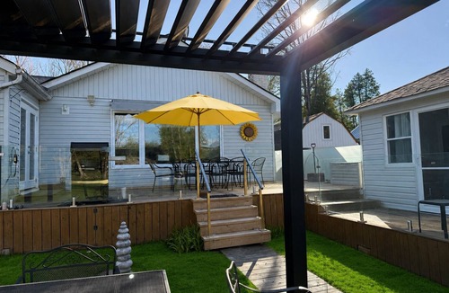 Bobcaygeon Cottage | Private Waterfront Cottage | 200ft Shoreline + Bunky - Pet Friendly
