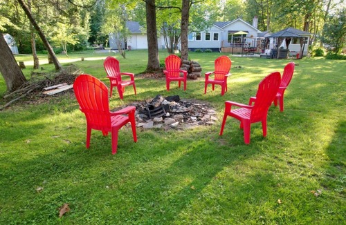 Bobcaygeon Cottage | Private Waterfront Cottage | 200ft Shoreline + Bunky - Pet Friendly