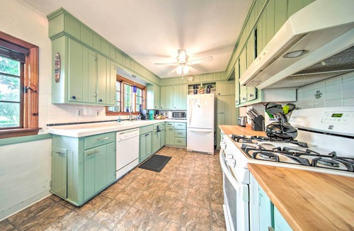 Ashtabula House | Private Waterfront Lake Erie Home w/BBQ Patio