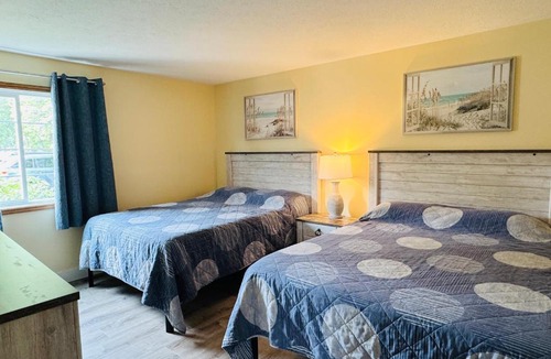 Put-in-Bay House | Put-in-Bay Poolview Condo #4