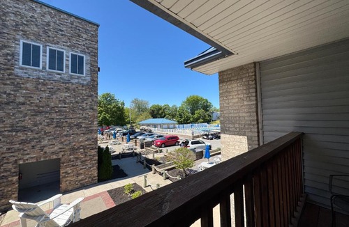 Put-in-Bay House | Put-in-Bay Poolview Condo #5