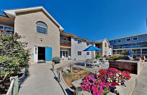 Put-in-Bay House | Put-in-Bay Poolview Condo #8