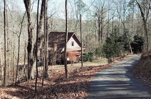 Toccoa Cottage | Quaint Secluded 3BR/2BA Cottage w/Fire Pit