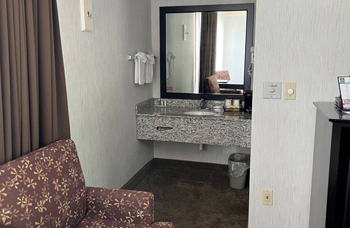 St Ignace Hotel | Quality Inn Lakefront
