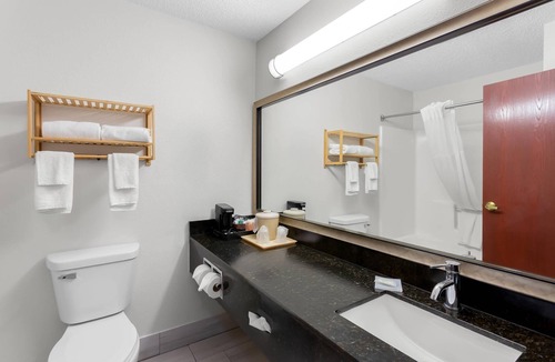 Niles Hotel | Quality Inn & Suites Niles