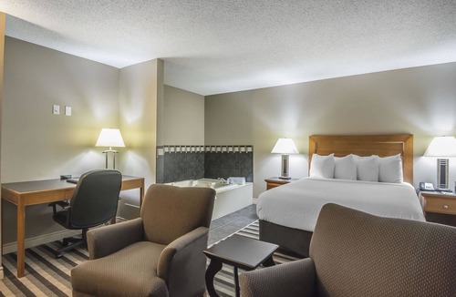 West Edmonton Hotel | Quality Inn West Edmonton