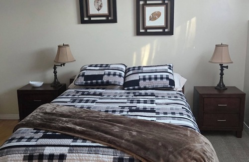 Chelmsford Bed & Breakfast | Queen size bed. Continental breakfast. 25 minutes from hospital.