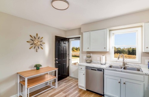 Homerville House | Quiet 2BR Retreat with Patio and Grill
