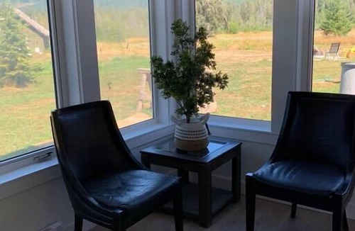 Port Alberni House | Quiet Country Home With Mountain View for 6 pets friendly