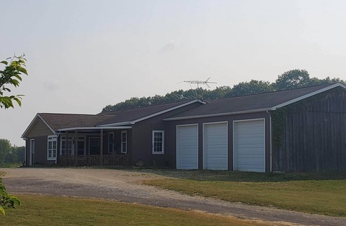 Dorset Cabin | Quiet Country Cabin close to Lake Erie, Interstate, and Ohio line