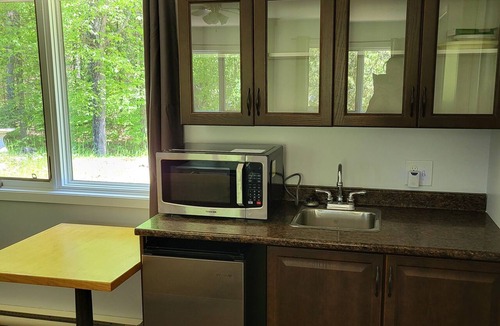 Wollaston Cottage | Quiet lakefront pet friendly cottage on motor-free Peter Lake