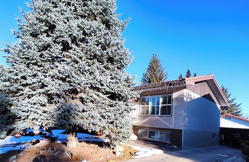 Cedarbrae House | Quiet Retreat with Easy Access to City Amenities - Comfortable, Central and Cozy