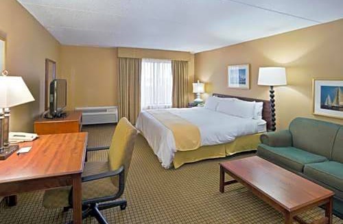 North Olmsted Hotel | Radisson Cleveland Airport