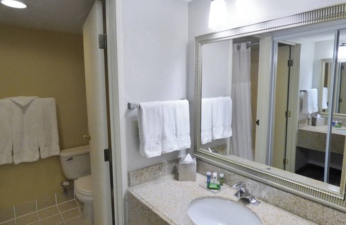 Akron Hotel | Radisson Hotel Akron/Fairlawn