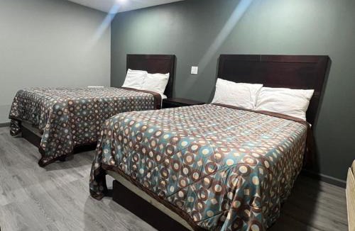 Garfield Heights Hotel | Red Carpet Inn