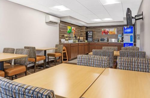 Bucyrus Hotel | Red Lion Inn & Suites Bucyrus North