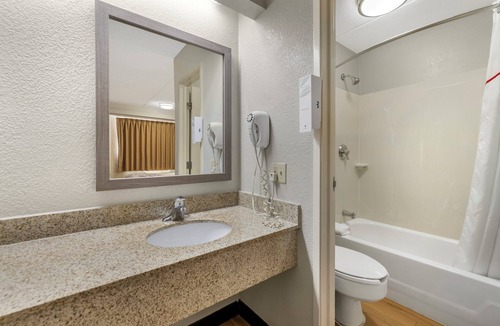 Bowmansville Hotel | Red Roof Inn Buffalo - Niagara Airport